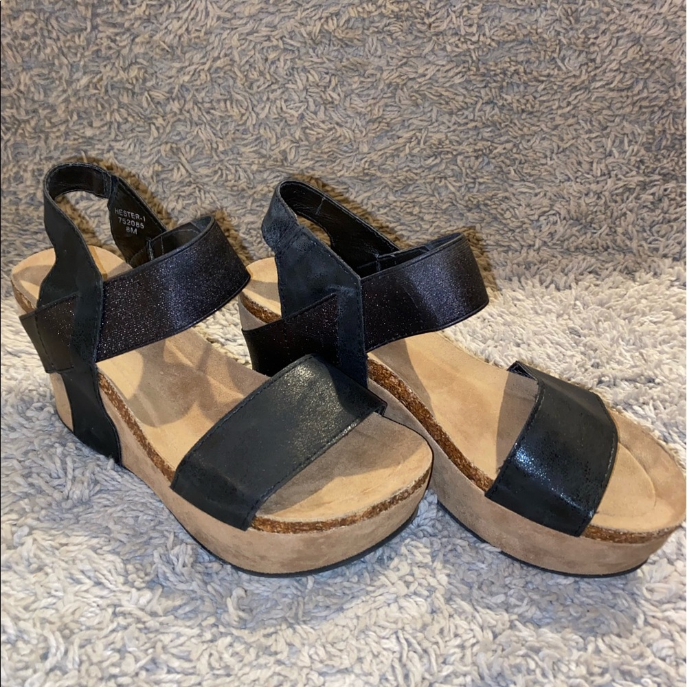 Strappy Black and Tan wedges